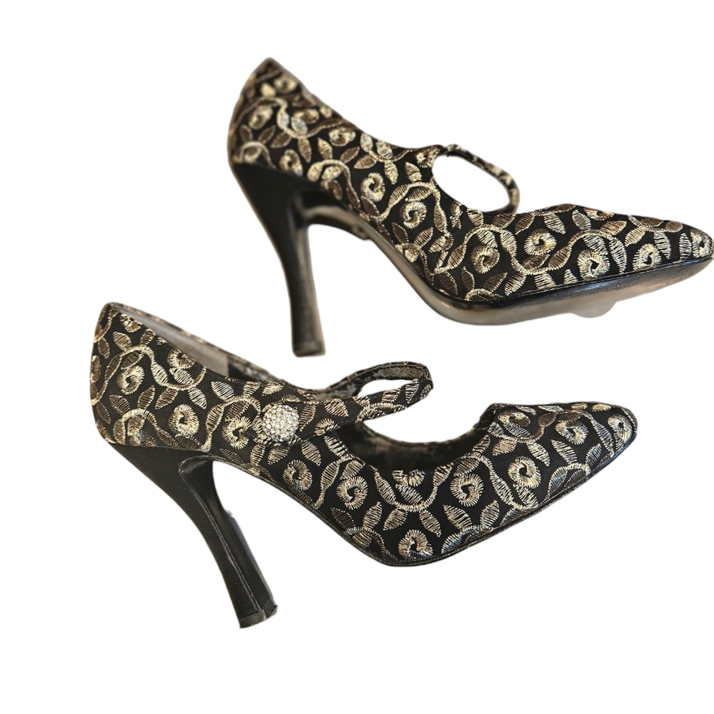 Nina Embroidered Heels. 👠‎ - Picture 2 of 9